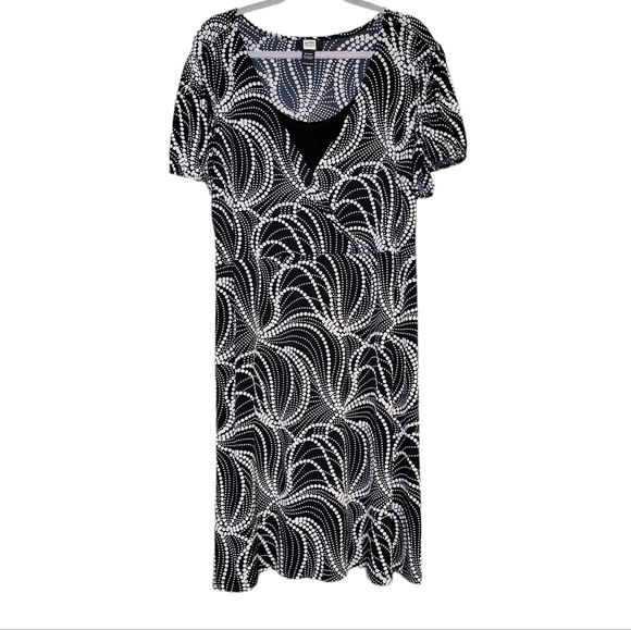 MStudio 1940 plus size dress size 26/28W black and white ties in the back - Picture 1 of 8